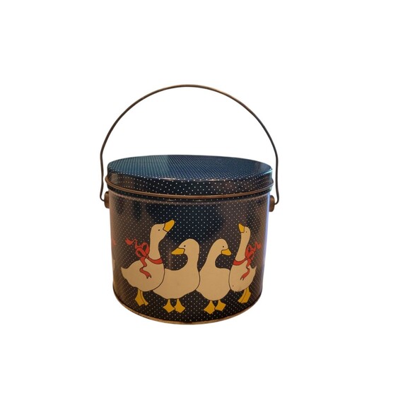 Vintage 1980s Goose Tin With Metal Handle Canister Geese Ducks Cottage - Picture 1 of 8